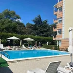 2-bedroom 300m To The Apartmán Pomorie