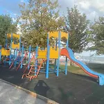 2-bedroom 300m To The Apartmán *