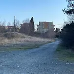 2-bedroom 300m To The Apartmán