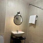2-bedroom 300m To The Apartmán