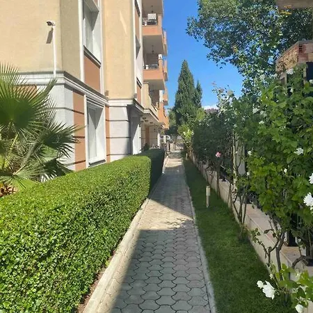 2-bedroom 300m To The Apartamento *