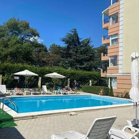 2-bedroom 300m To The Apartamento Pomorie
