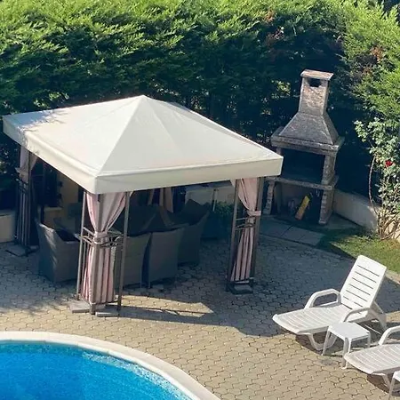 2-bedroom 300m To The Apartamento