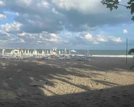 2-bedroom 300m To The Apartamento Pomorie