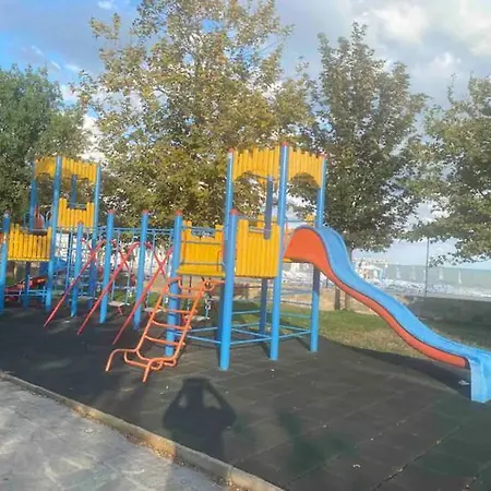 2-bedroom 300m To The Apartamento *