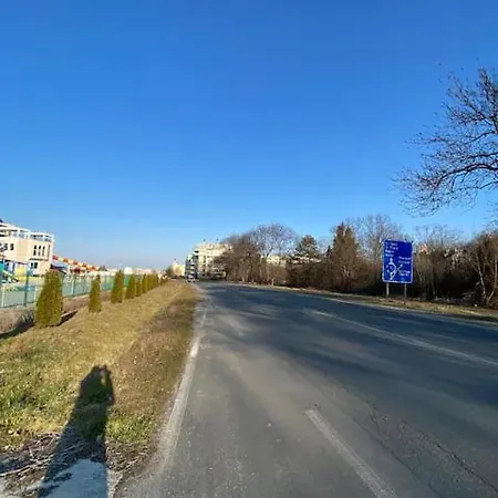 2-bedroom 300m To The Pomorie