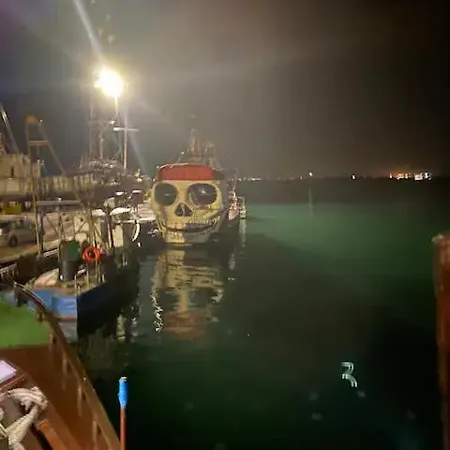 Apartamento 2-bedroom 300m To The Pomorie