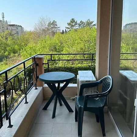 Apartamento 2-bedroom 300m To The Pomorie