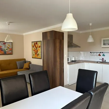 2-bedroom 300m To The Apartamento