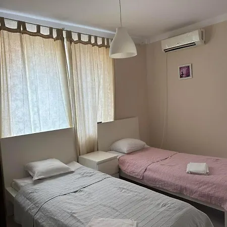 2-bedroom 300m To The Apartamento