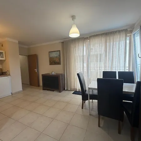 2-bedroom 300m To The Pomorie