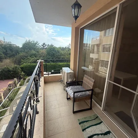 2-bedroom 300m To The Pomorie