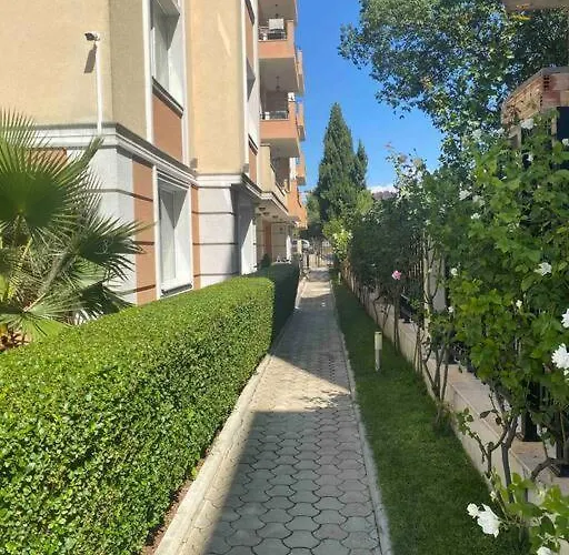 2-bedroom 300m To The Апартамент *