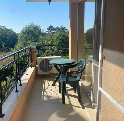 2-bedroom 300m To The * Поморие