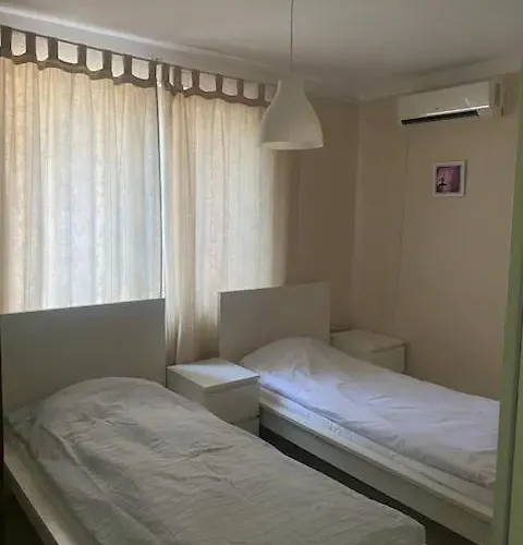 2-bedroom 300m To The * Поморие