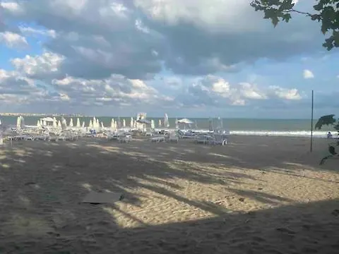 2-bedroom 300m To The Апартамент Поморие