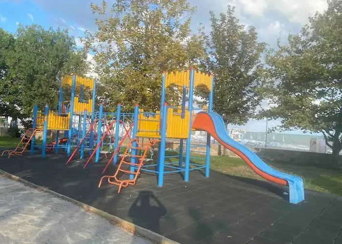 2-bedroom 300m To The Апартамент *