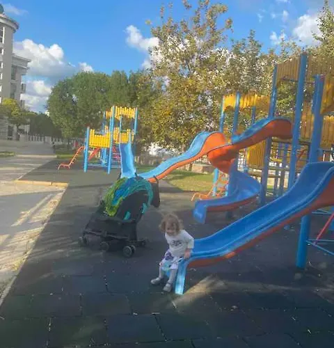 2-bedroom 300m To The Апартамент