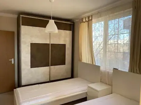 2-bedroom 300m To The *