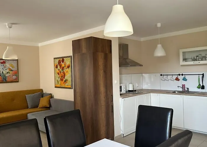 2-bedroom 300m To The Апартамент