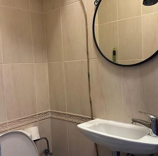 2-bedroom 300m To The *